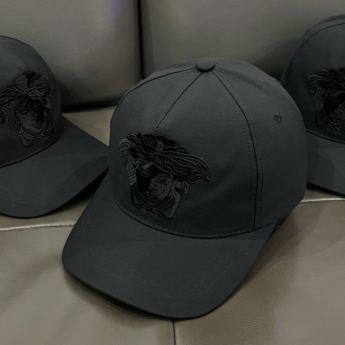 CAP VERSACE BLACK