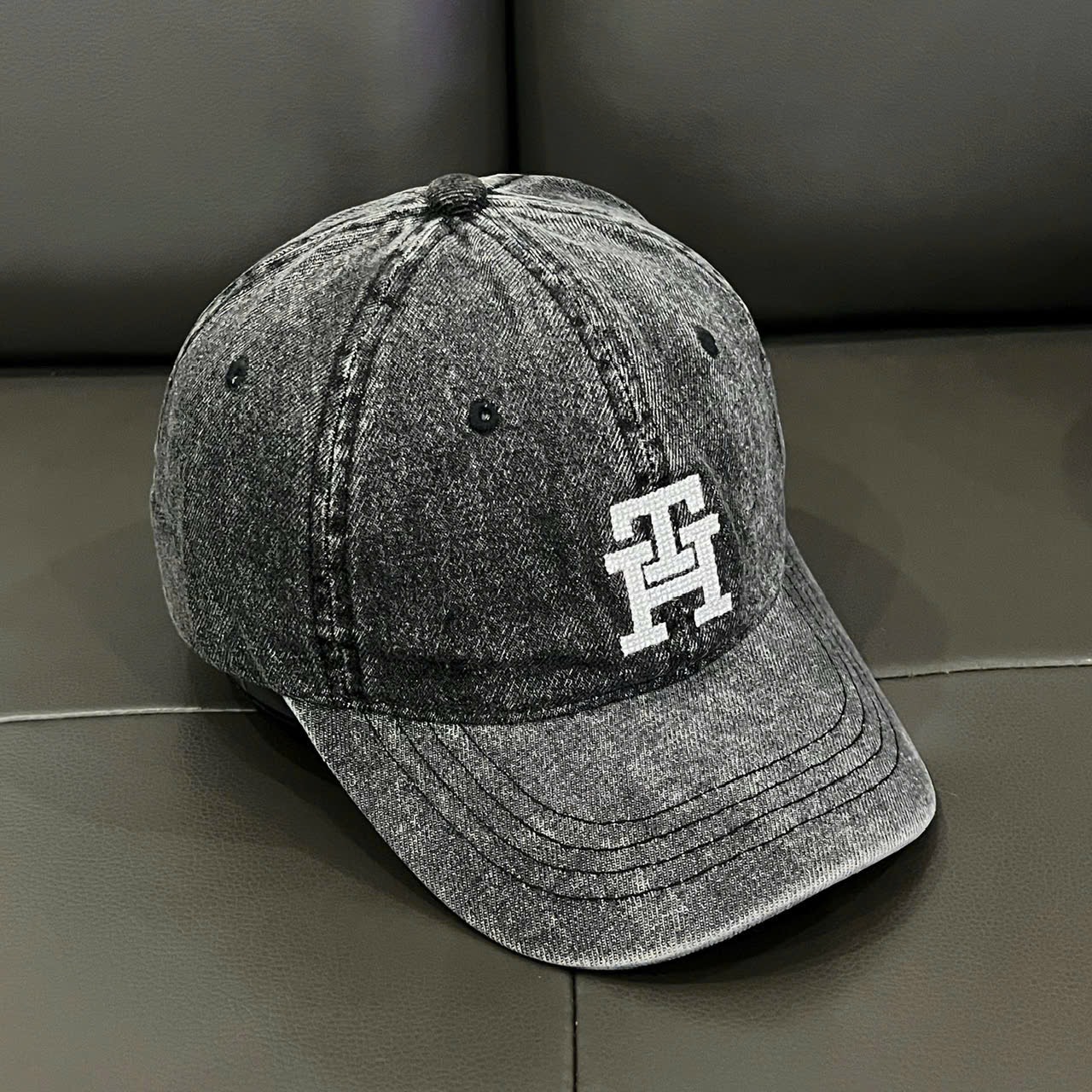 CAP Tommy Hilfiger JEAN BLACK