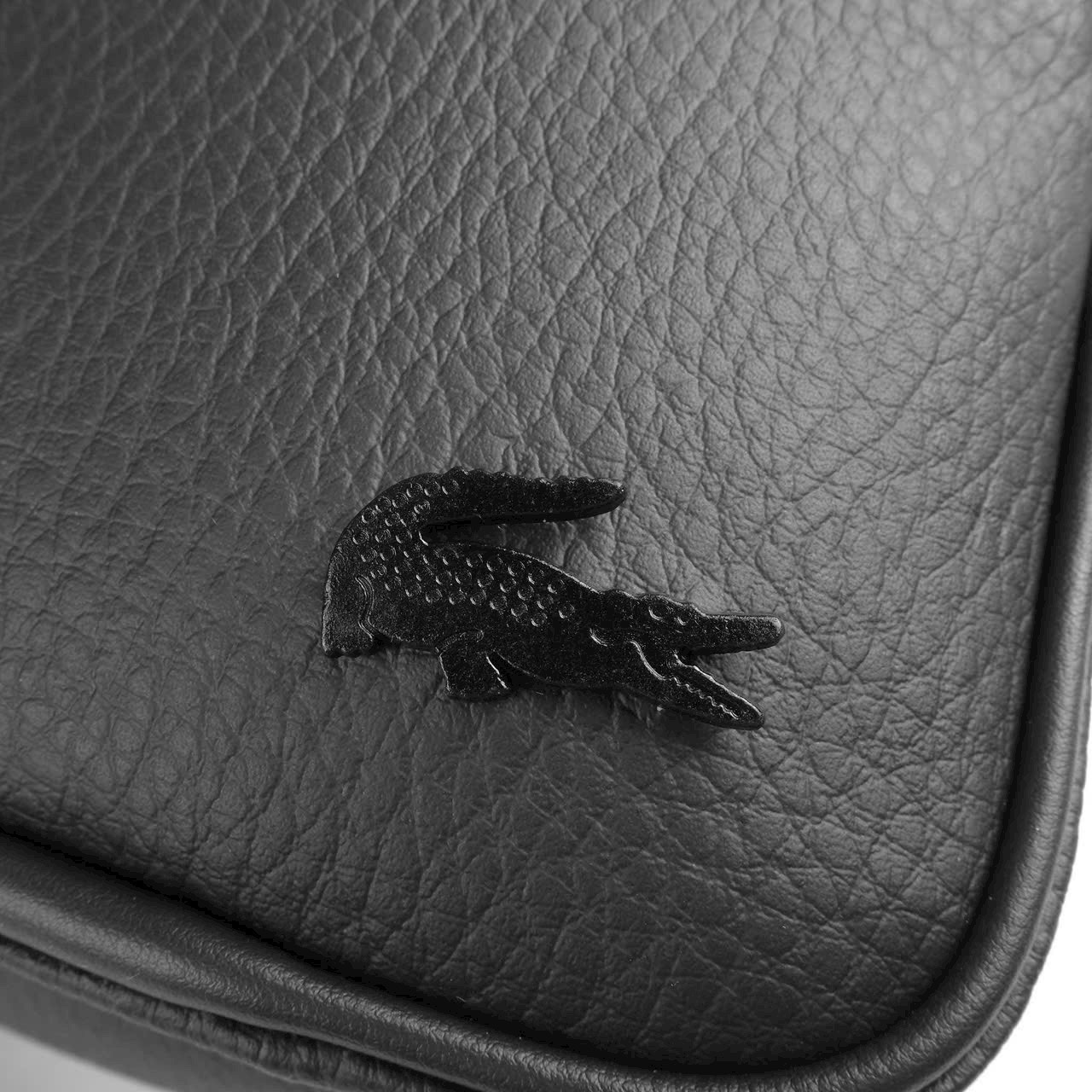 LACOSTE SHOUDER NEW 2025