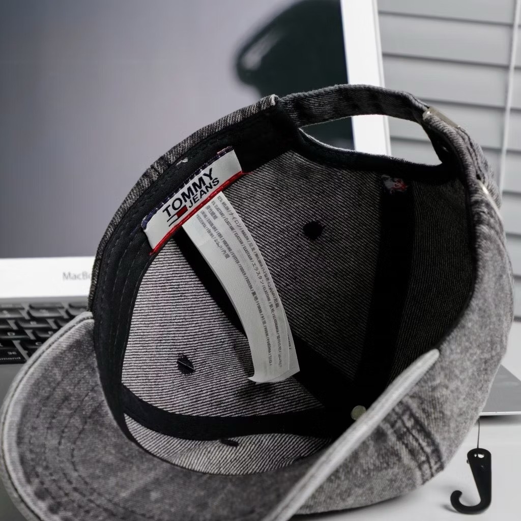 CAP Tommy Hilfiger JEAN BLACK