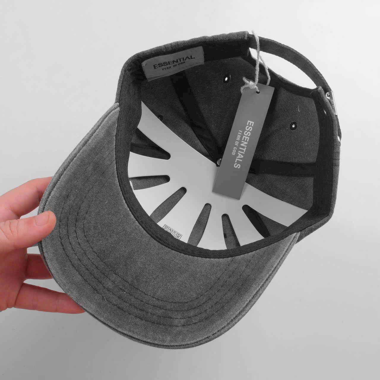 CAP ESSENTIALS WASH GREY