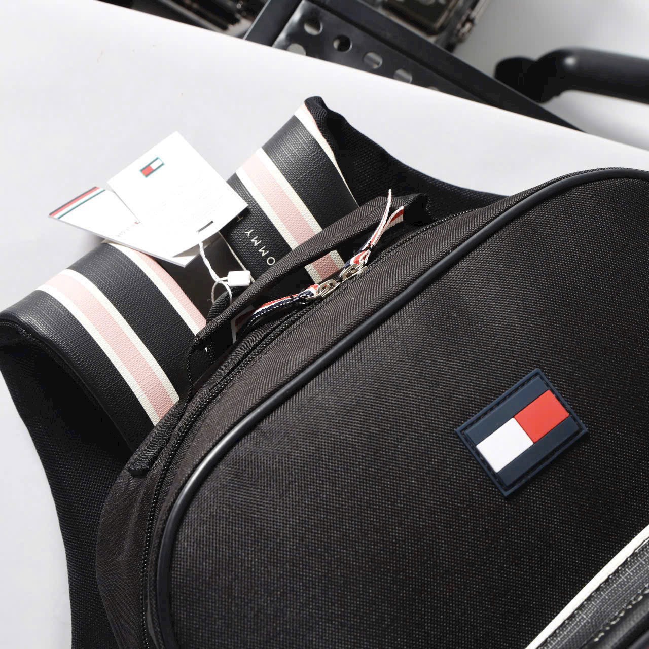 TOMMY HILFIGER PINK LINE