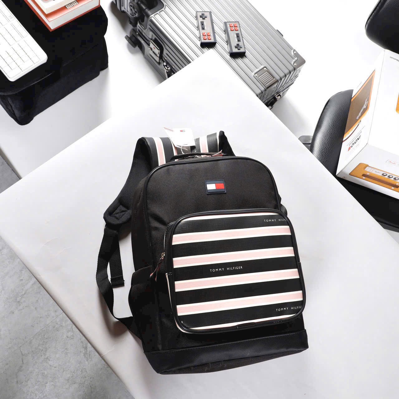 TOMMY HILFIGER PINK LINE