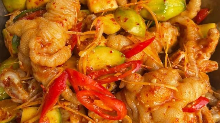 Cách Làm Chân Gà Lắc Cóc Trộn Sa Tế Đậm Vị Cay Nồng Cho Ngày Cuối Tuần