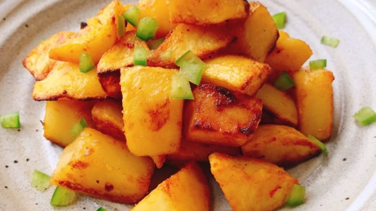 Cách Làm Khoai Tây Rim Mặn Sa Tế Thơm Ngon Kích Thích Vị Giác