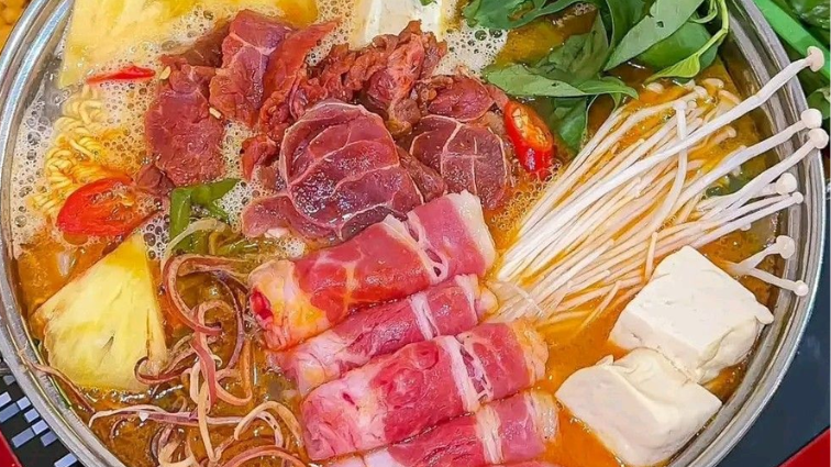 Nức mũi với món lẩu sa tế chua ngọt tự làm