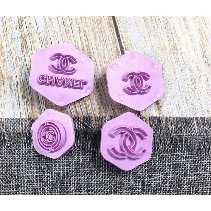 Nhấn logo túi xách các mẫu