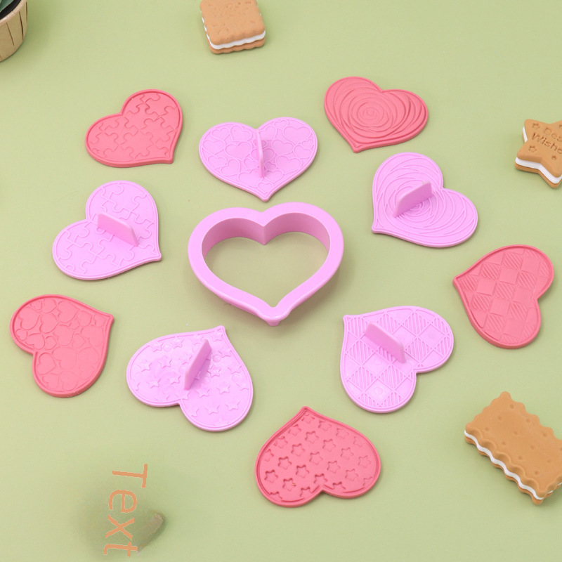 Bộ cutter nhựa hình tim 5 mặt (màu tím)