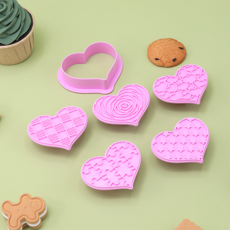 Bộ cutter nhựa hình tim 5 mặt (màu tím)