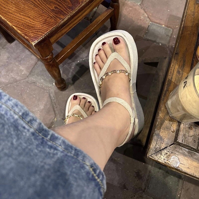 [SẴN] Sandal xỏ ngón CK (from to lùi 2 sz ạ)H380