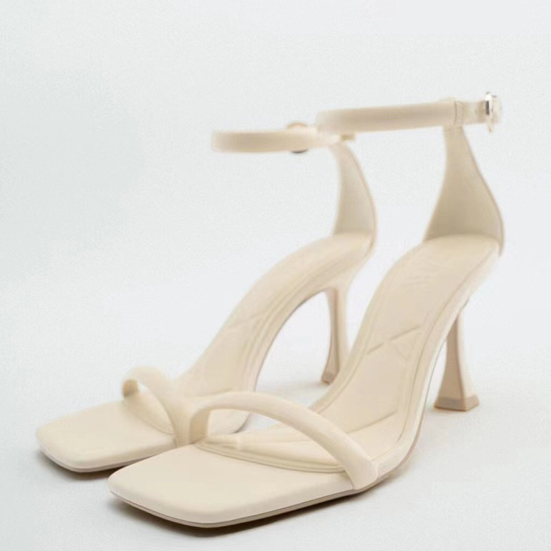Sandal ZR Quai Da Đen Trơn Cao 8,5cm [Fullbox- HÀNG SẴN] (form to lùi 1 sz )H364