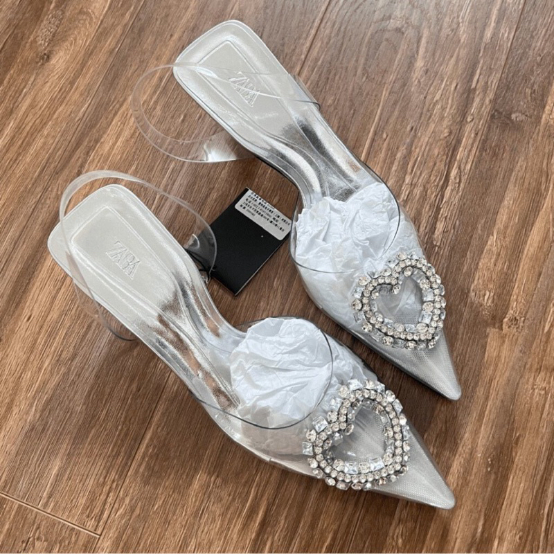 Giày sandal ZR mũi nhọn đá trái tim[FullBox][Sẵn](form to nên lùi sz)H273