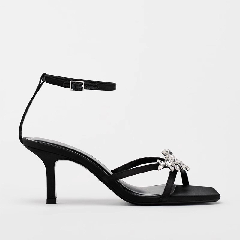 Sandal ZR đen đính dải hoa đá FULLBOX(nên tăng 1size-hàng sẵn)H198