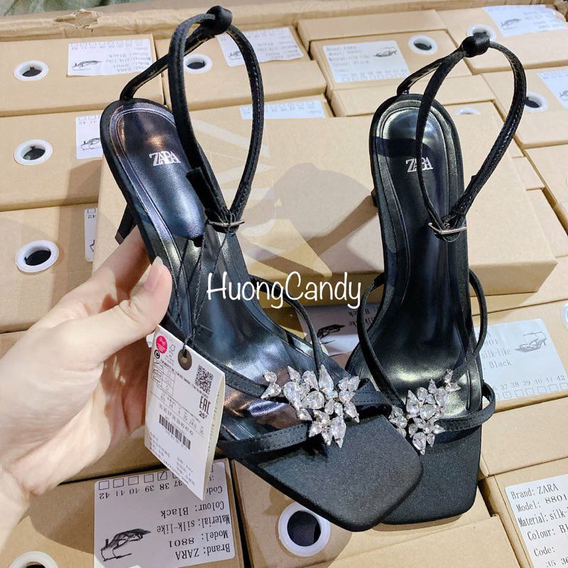 Sandal ZR đen đính dải hoa đá FULLBOX(nên tăng 1size-hàng sẵn)H198