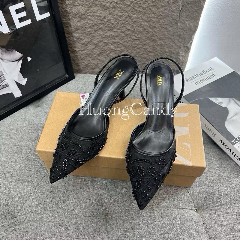 Giày ZR đen thêu hạt đen FULLBOX(sẵn) H429/T2.4A cùng trắng thêu hoa