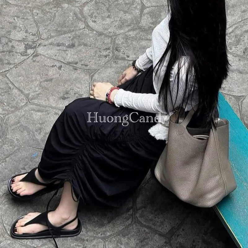 (lùi 1sz- sẵn)Sandal bệt đen xỏ ngón basic trơnH67
