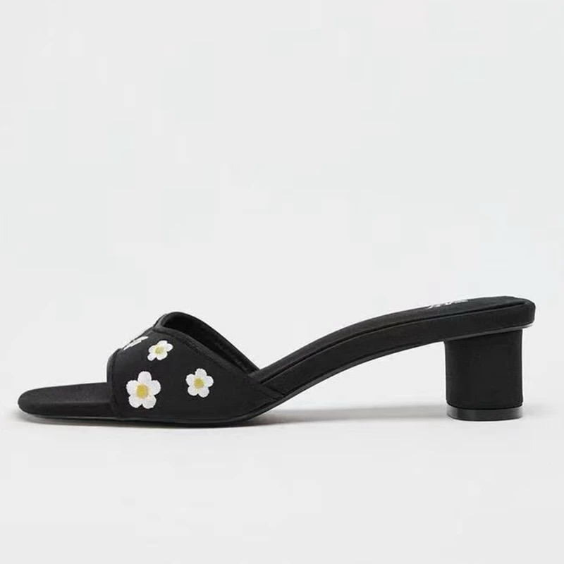 Guốc Z đen thêu hoa cúc vàng FULLBOX(sẵn)H430/3W096/T2.5A