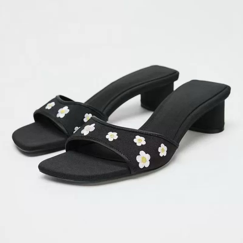 Guốc Z đen thêu hoa cúc vàng FULLBOX(sẵn)H430/3W096/T2.5A