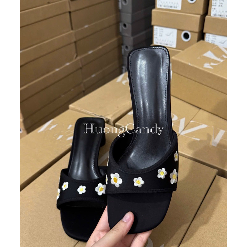 Guốc Z đen thêu hoa cúc vàng FULLBOX(sẵn)H430/3W096/T2.5A