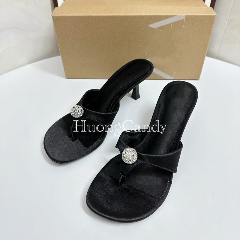 (lùi 1sz) Guốc Z đen lụa xỏ ngón quả cầu đá trắng FULLBOX(sẵn)-H449