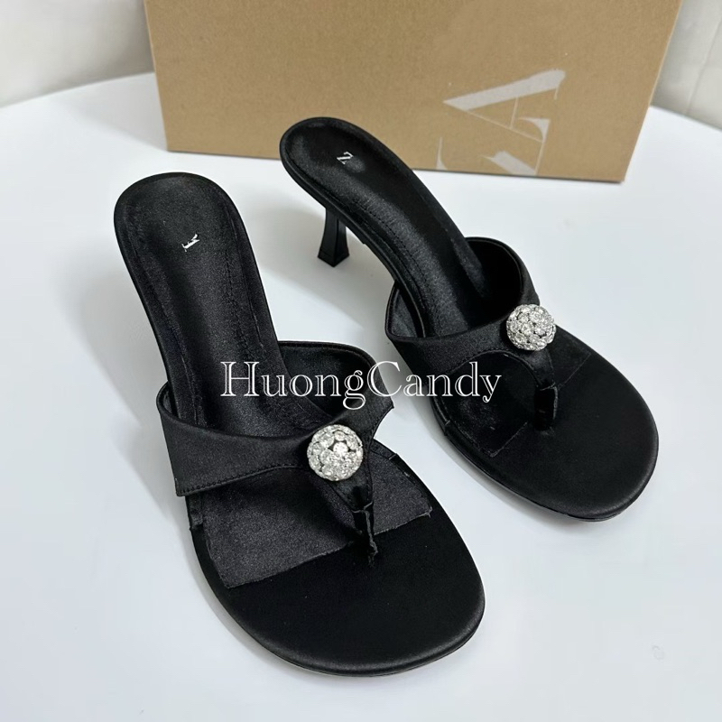 (lùi 1sz) Guốc Z đen lụa xỏ ngón quả cầu đá trắng FULLBOX(sẵn)-H449
