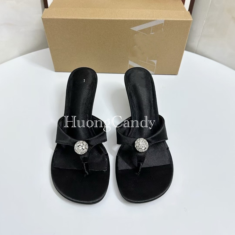 (lùi 1sz) Guốc Z đen lụa xỏ ngón quả cầu đá trắng FULLBOX(sẵn)-H449