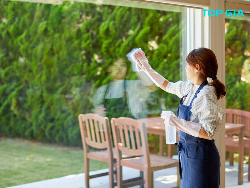 Bí quyết làm sạch cửa kính trong suốt sáng bóng, không vệt nước với nước lau kính chống bám bụi