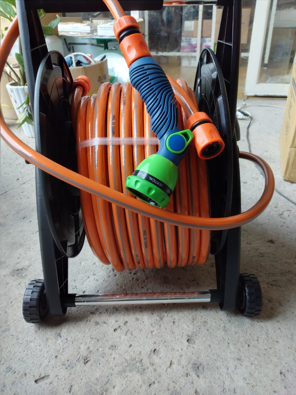 Bộ Súng Tưới 8 Chế Độ Kèm Gá ống, dây 12mm- Quay Tay Tiện Lợi, Tưới Mạnh Đa Năng