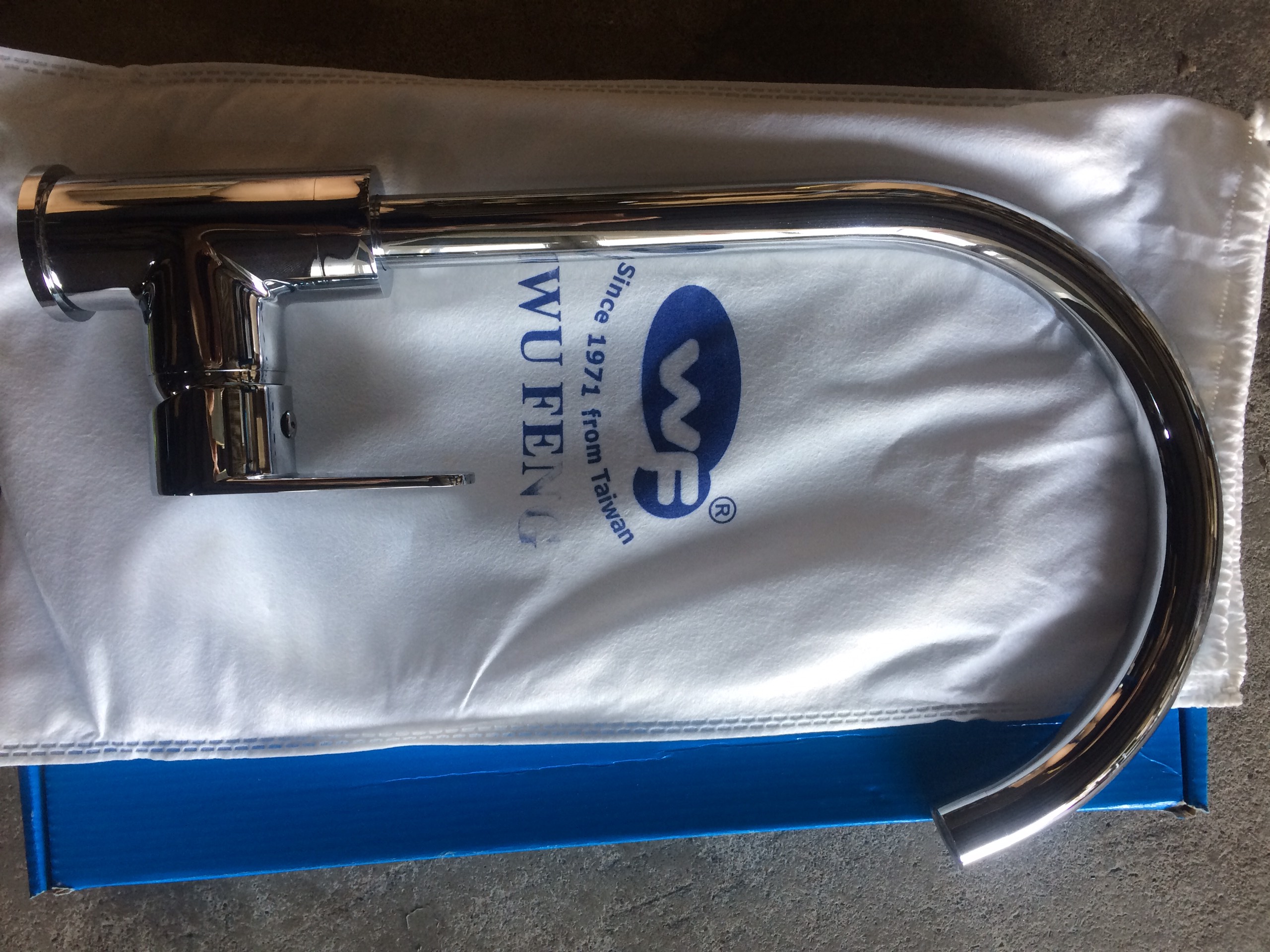 Vòi Rửa Chén Nóng Lạnh Wufeng WF-570 Cao Cấp – Đồng Nguyên Chất, Mạ 6 Lớp Niken Crom