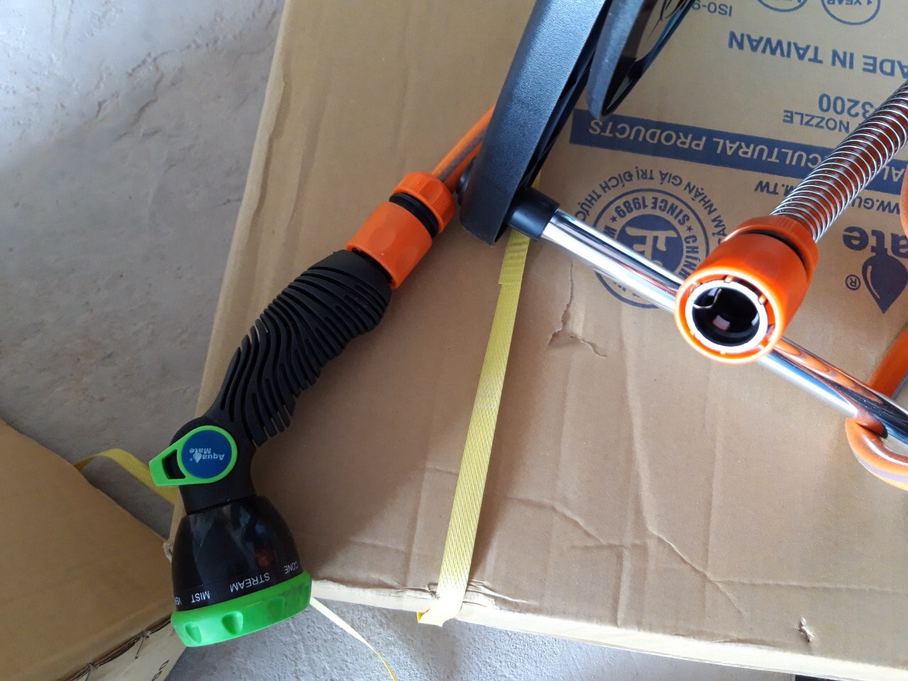 Bộ Súng Tưới 8 Chế Độ Kèm Gá ống, dây 12mm- Quay Tay Tiện Lợi, Tưới Mạnh Đa Năng