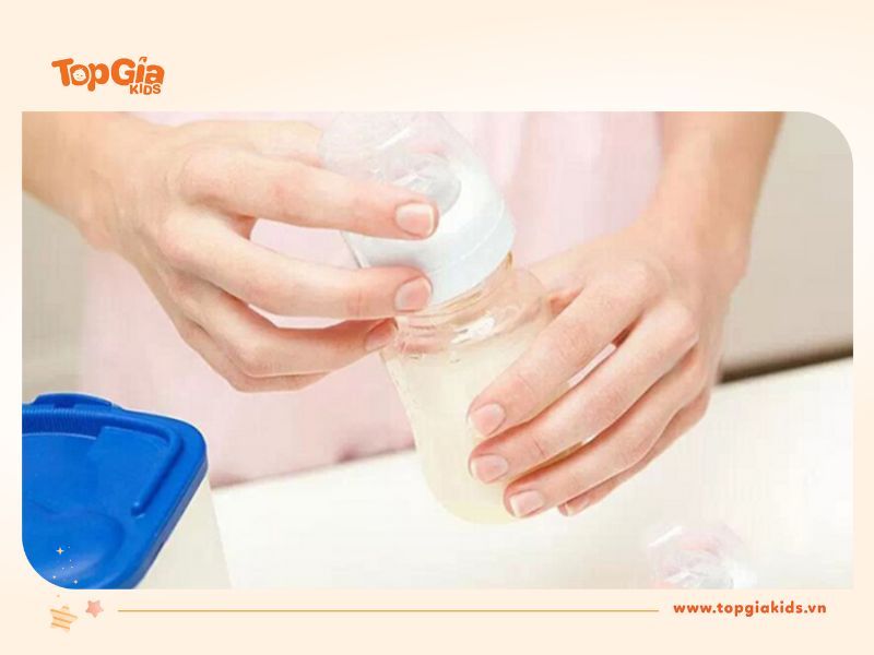 cách hâm sữa không dùng máy