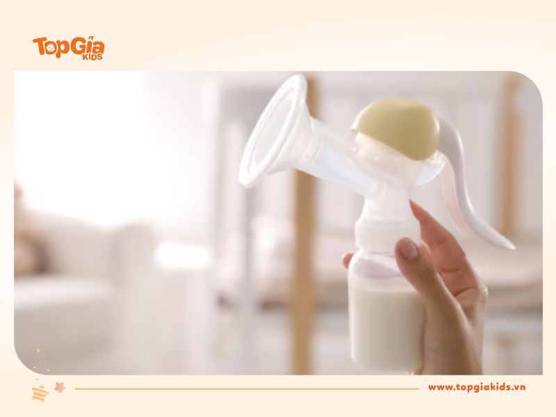 Cách bảo quản và hâm sữa mẹ sau khi hút