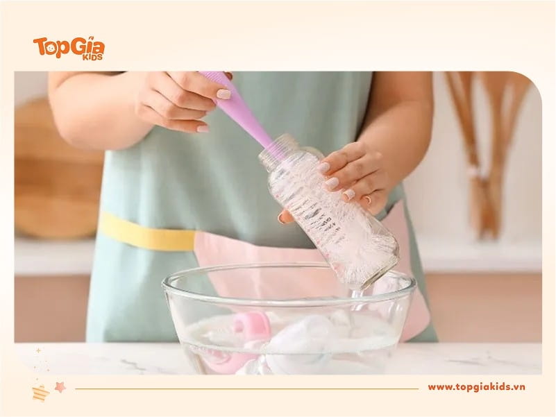 Mẹ bỉm có nên mua máy tiệt trùng bình sữa hay không?