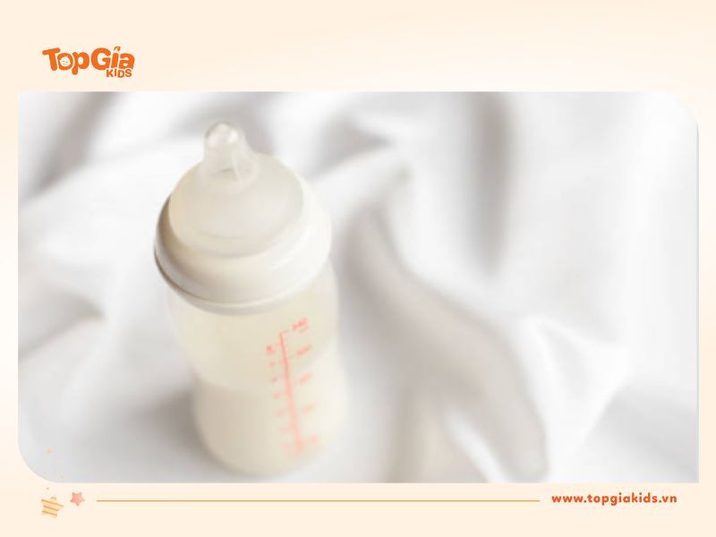 Nhận biết sữa mẹ bị hỏng khi để ở ngoài quá lâu