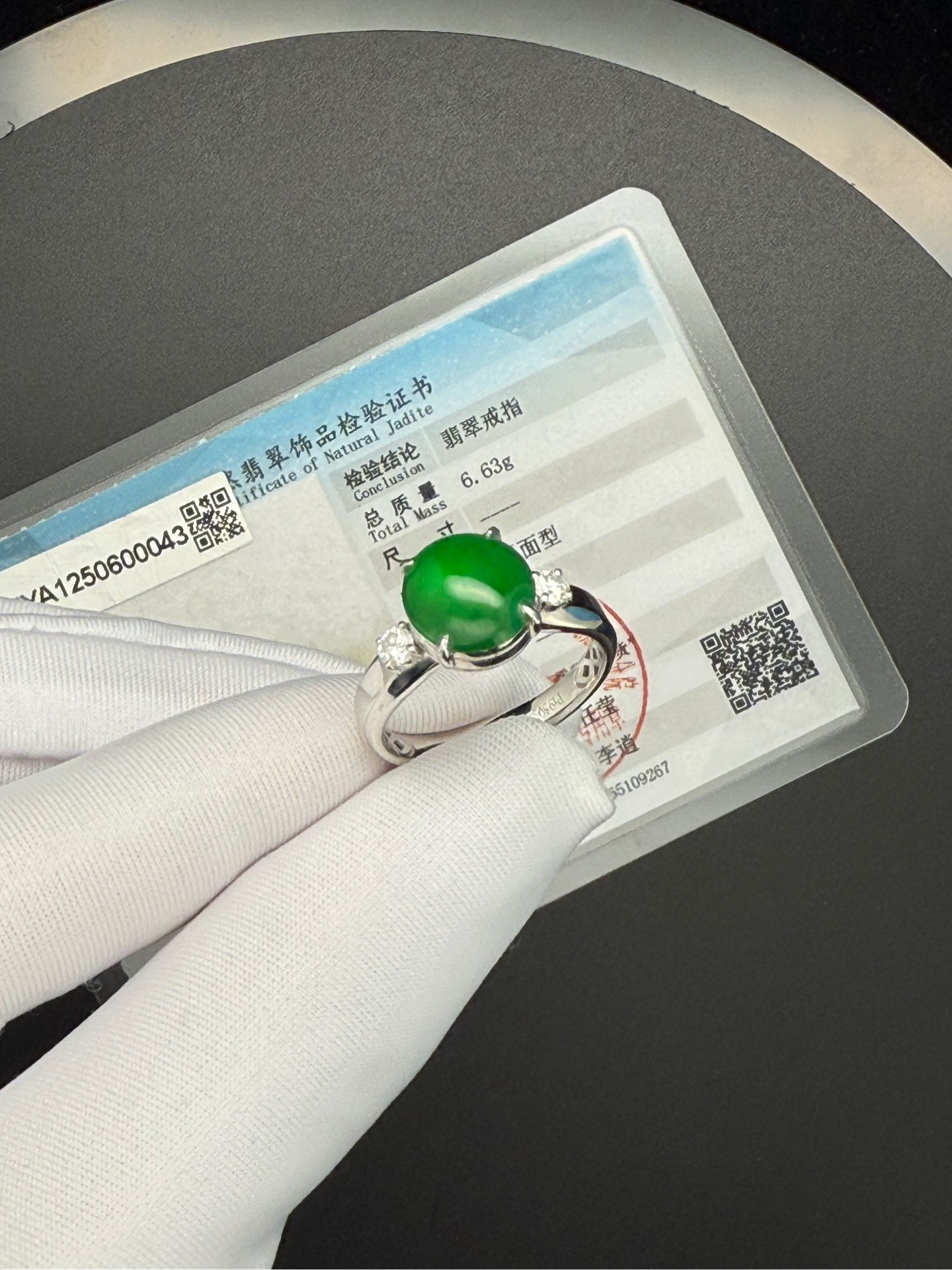 Nhẫn Bạch Kim Phỉ Thuý Jadeite A