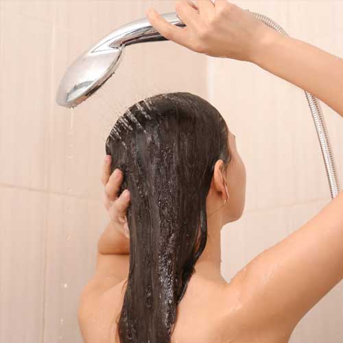 gội đầu bằng nước lạnh