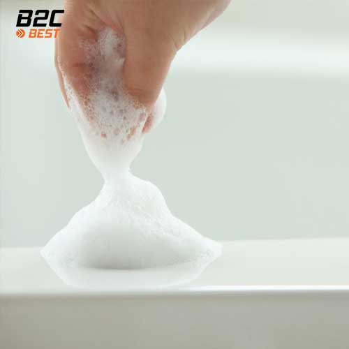 sử dụng nước hoa cô bé đúng cách