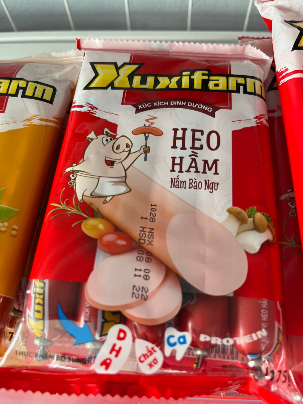 Xúc xích Xuxifarm