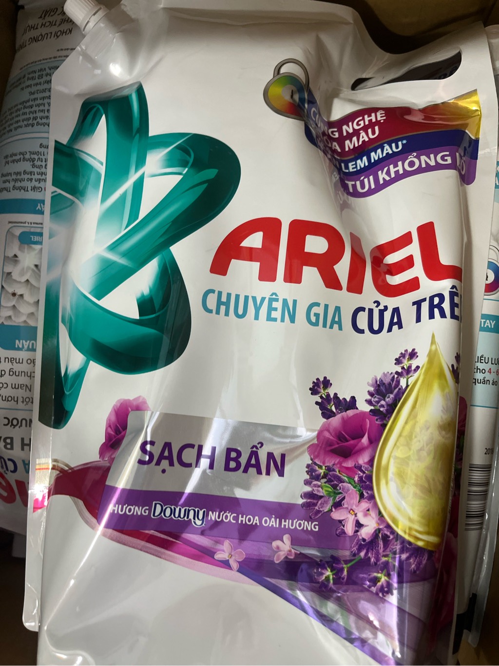 Nước giặt Ariel
