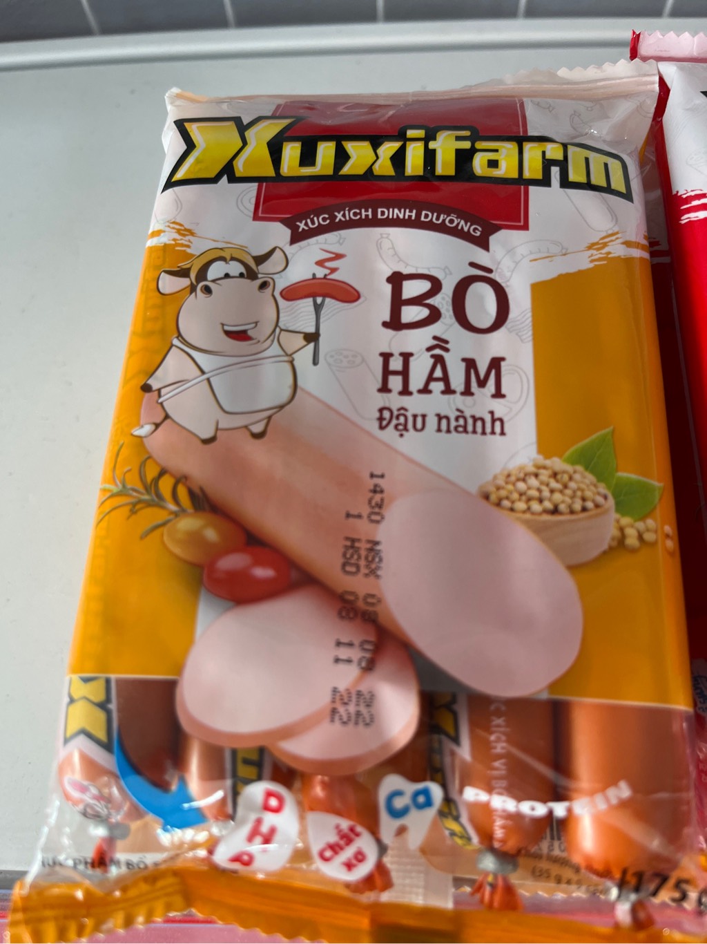 Xúc xích Xuxifarm