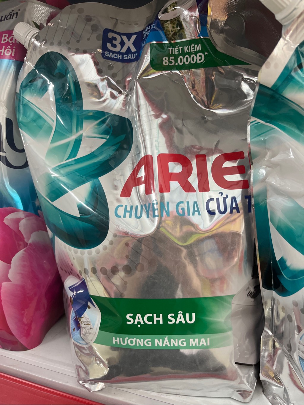 Nước giặt Ariel