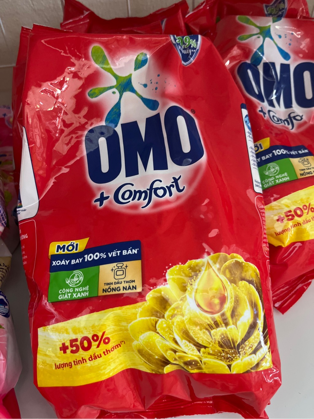 Bột giặt OMO tinh dầu thơm 2.9kg
