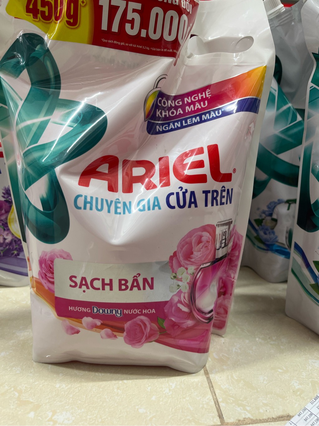 Nước giặt Ariel