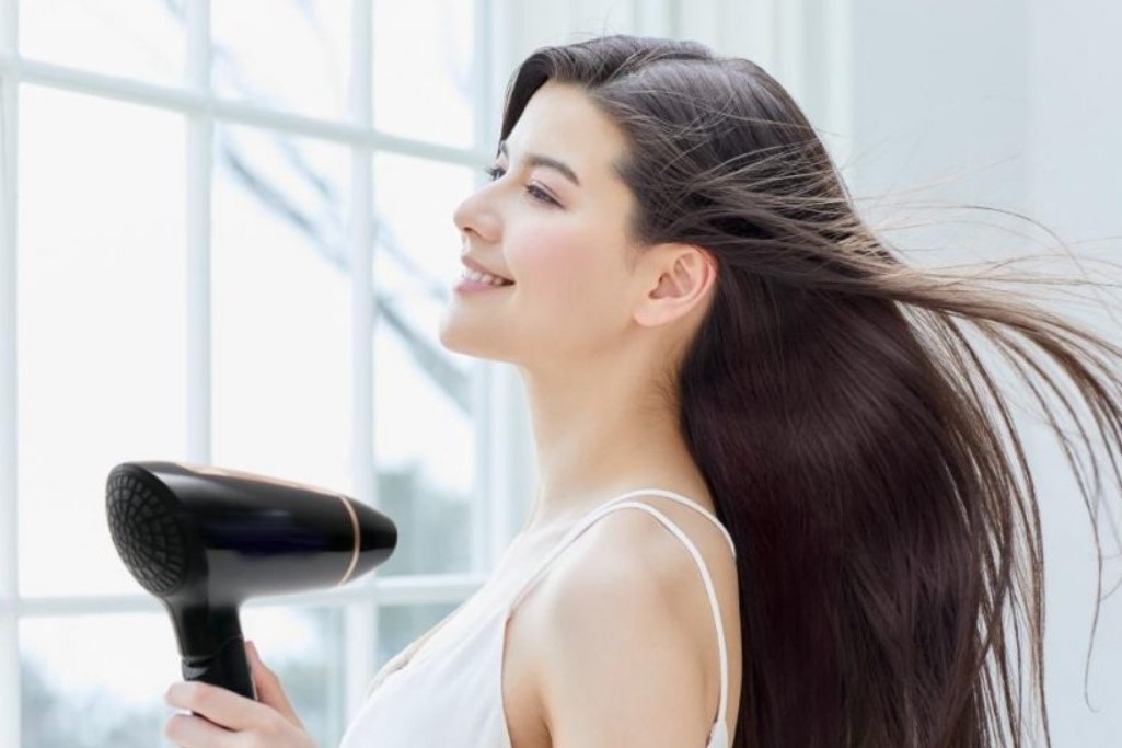 Hướng dẫn dùng máy sấy tóc đúng cách – An toàn • Ngăn hư • Bền lâu