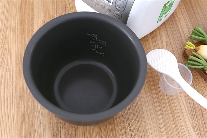 Nồi cơm điện tử Toshiba 1.8 lít RC-18NMFVN(WT) – Công nghệ nấu 3D, lòng nồi chống dính, 11 chế độ nấu đa dạng