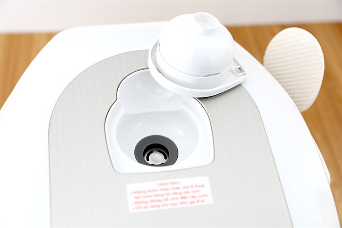 Nồi cơm điện tử Toshiba 1.8 lít RC-18NMFVN(WT) – Công nghệ nấu 3D, lòng nồi chống dính, 11 chế độ nấu đa dạng