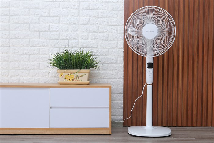 Quạt đứng Toshiba 9 cánh DC inverter F-LSD10(W)VN 30W