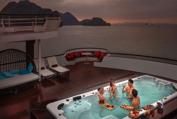 Du thuyền trong ngày Ambassador Day Cruise Du thuyền trong ngày Ambassador Day Cruise