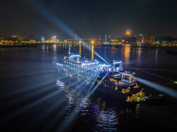 Du thuyền vịnh Hạ Long ăn tối sang trọng - Ambassador Dinner Cruise Du thuyền vịnh Hạ Long ăn tối sang trọng - Ambassador Dinner Cruise