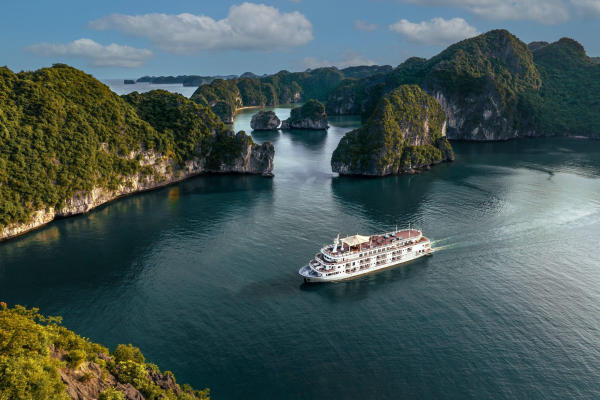 Du thuyền Lan Hạ Hot mùa hè - Ambassador Signature